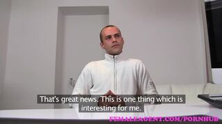 Izgató milf ügynök teszteli a hardcore csávót