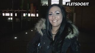 Mira grey német fekete szajha keféli az idegent pénzért a buszon