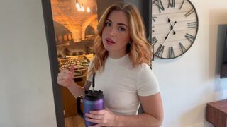 A csávóm csajának szájába élveztem, miközben ő a másik szobában volt