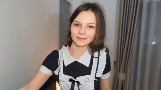 Csinos szobalányt durván megbasszák takarítás után és összelövik az arcát